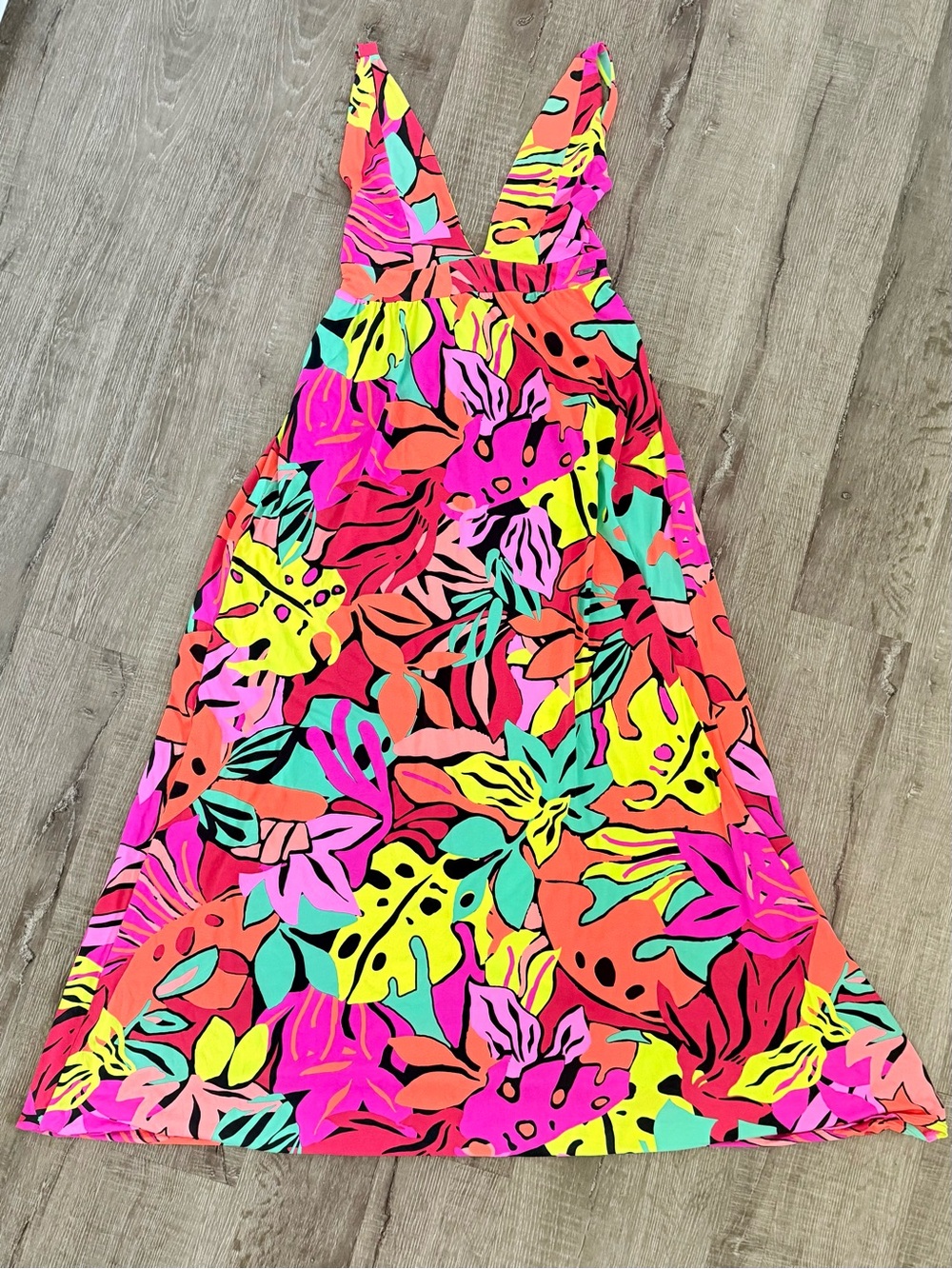 Maaji Tropical Floral Maxi Dress M Plunge V Neck Neon Resort Vacation Colombia